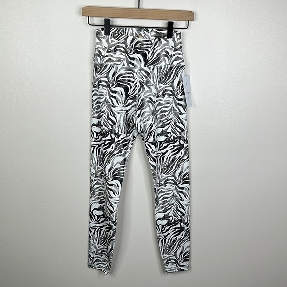 Spiritual Gangster 7/8 High Waist Zebra Print Legging NWT Women's Size Small - Picture 1 of 6